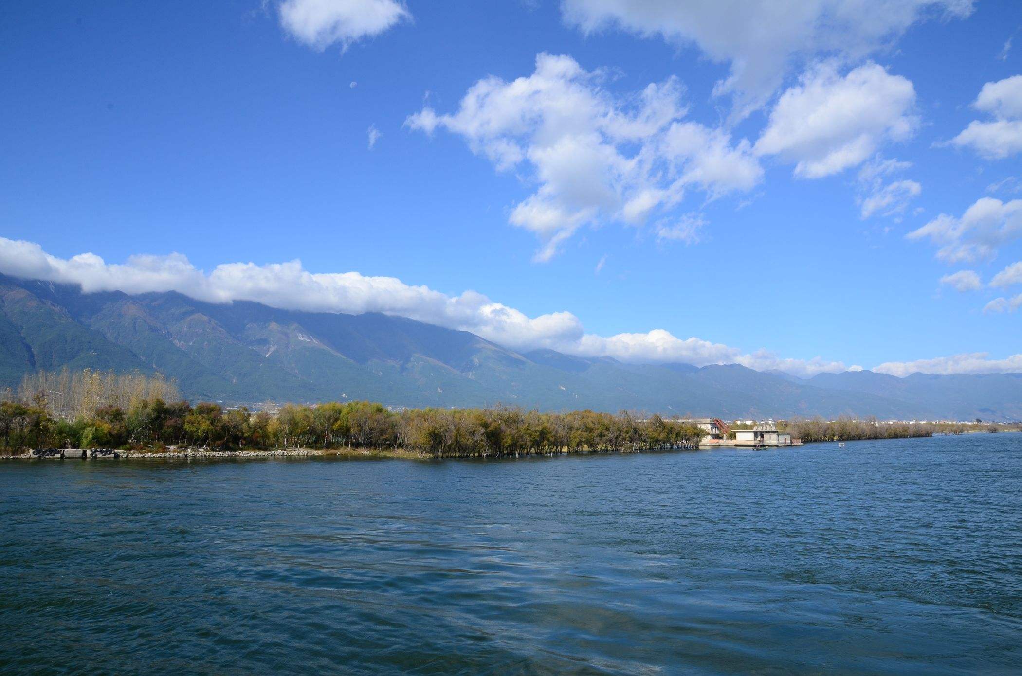 大理洱海.jpg